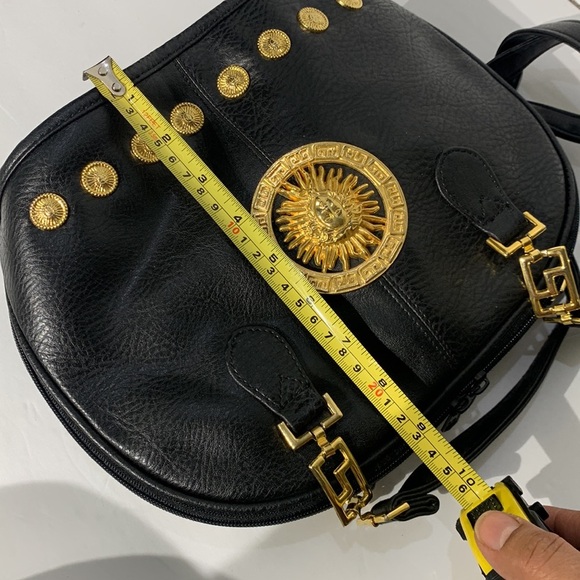 Black vintage leather shoulder bag with gold design - Picture 8 of 9